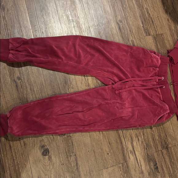 Red tracksuit - Picture 3 of 4